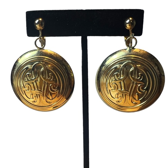 Vintage Jewelry - Vintage Medallion Good Earrings Clip On Gold